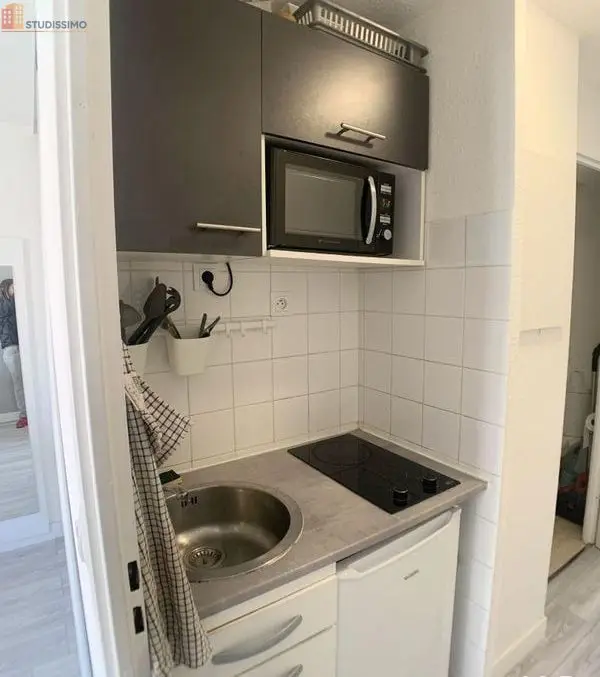 Studio 20m² Courbevoie - Meublé, étage élevé - Photo 4