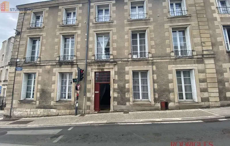 Studio 17m² Poitiers 86000 - Étage élevé, sans ascenseur - Photo 1