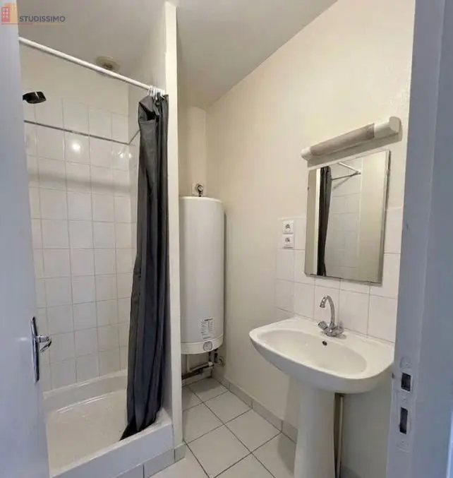 Studio 26m² Poitiers - Dernier étage, DPE D - Photo 3