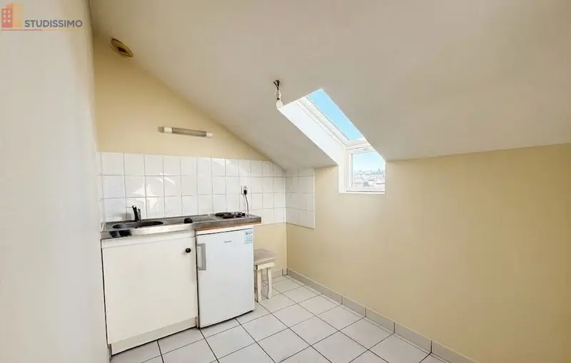 Studio 26m² Poitiers - Dernier étage, DPE D - Photo 2