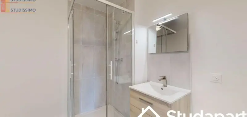 Studio meublé 12m² Nanterre - Lumineux, dernier étage - Photo 3
