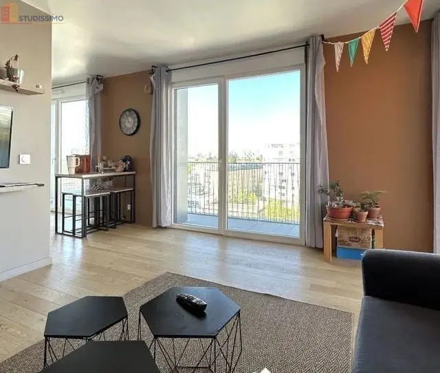 Studio meublé 92m² Clichy - Lumineux, 8e étage - Photo 2