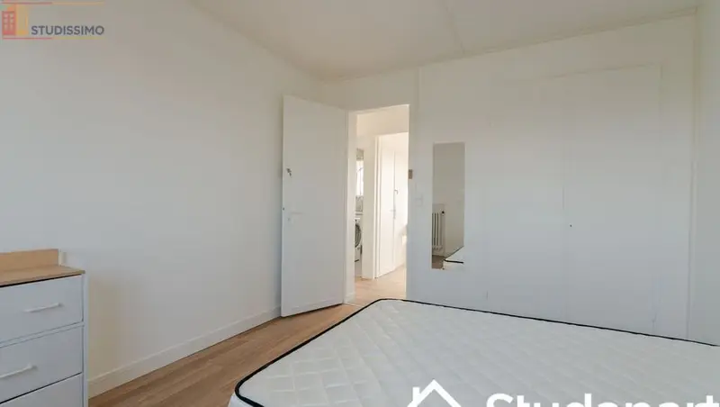 Studio 74m² La Courneuve - Meublé, étage élevé - Photo 2