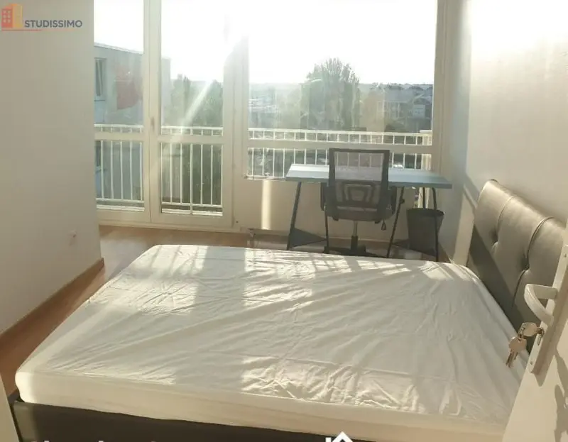 Studio meublé 9m² Cergy - Calme, en étage élevé - Photo 1